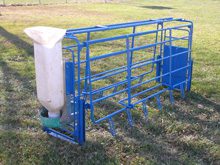 DUREBOL FLIP-BAR FARROWING CRATE